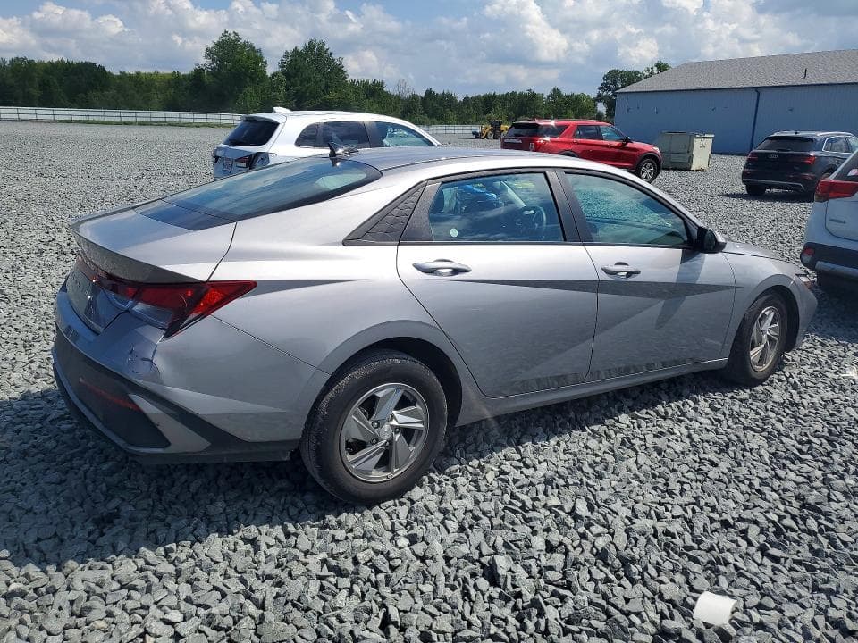 2025 HYUNDAI ELANTRA SE 3
