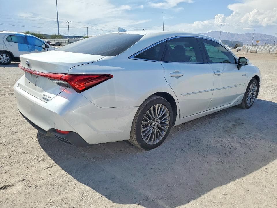 2020 TOYOTA AVALON LIMITED 3