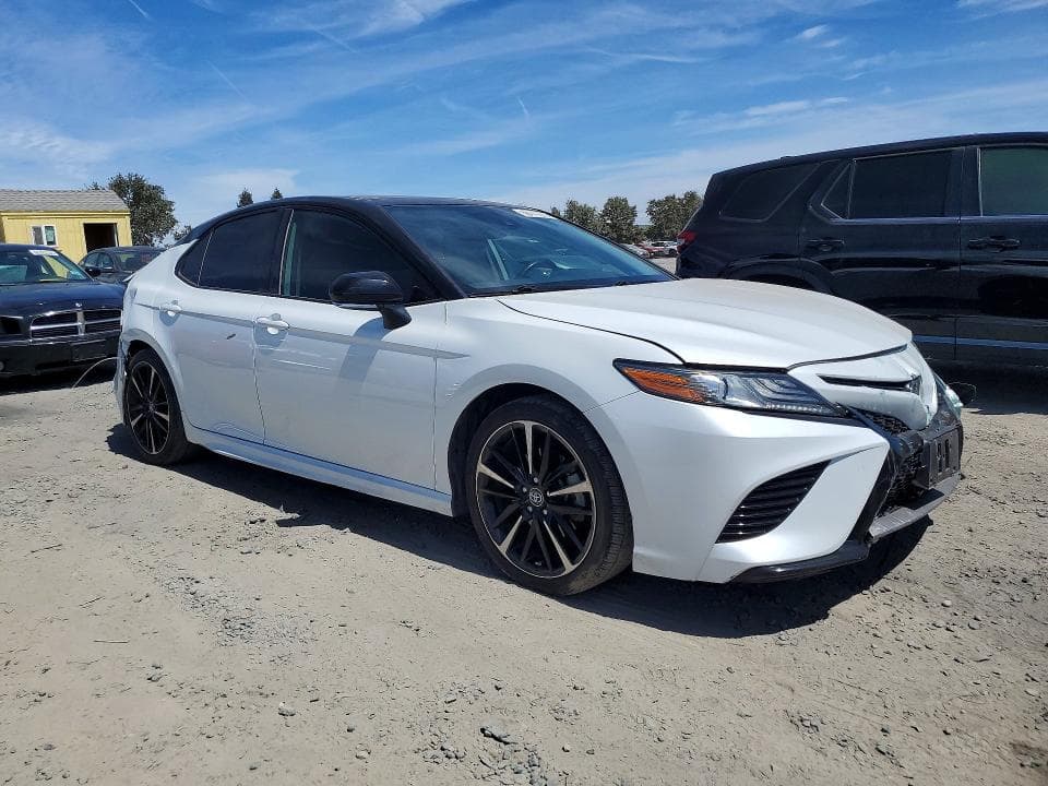 2019 TOYOTA CAMRY XSE 4