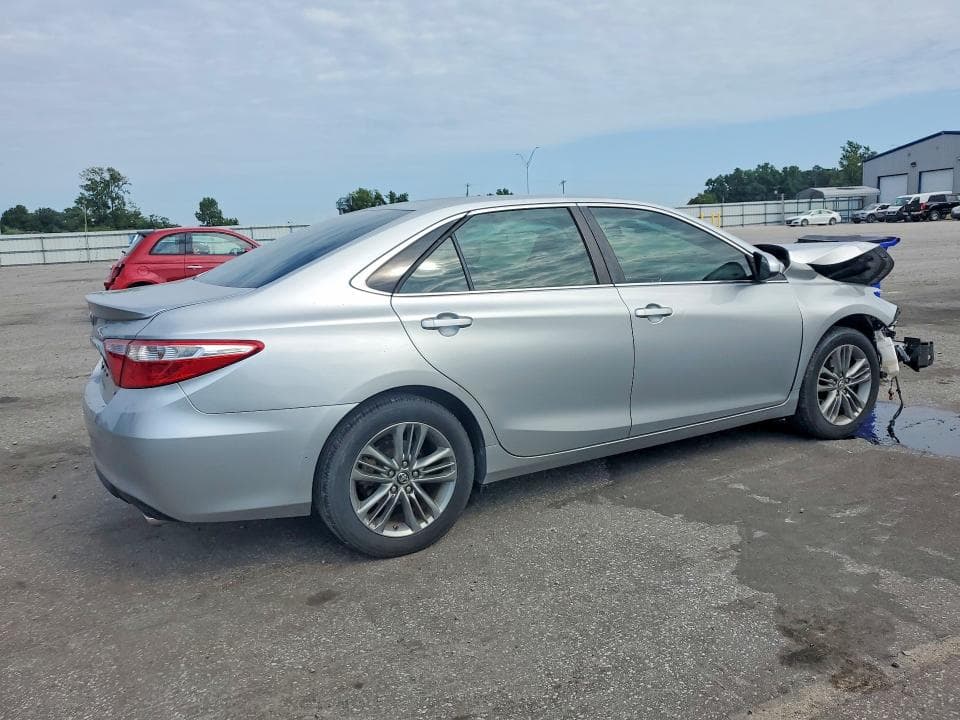 2017 TOYOTA CAMRY SE 3