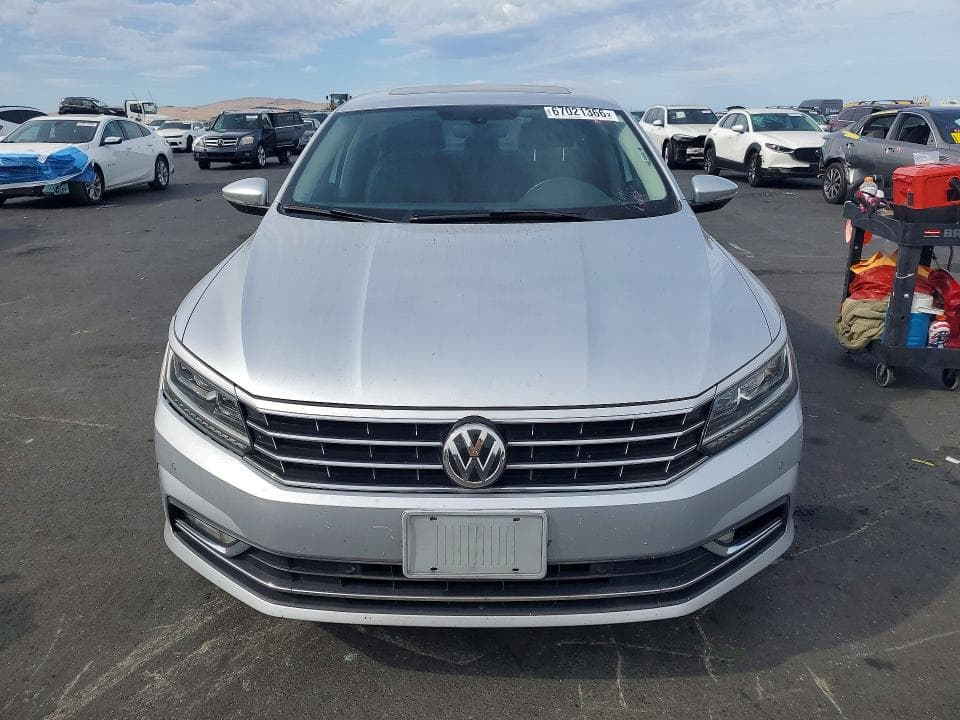 2018 VOLKSWAGEN PASSAT SE 5
