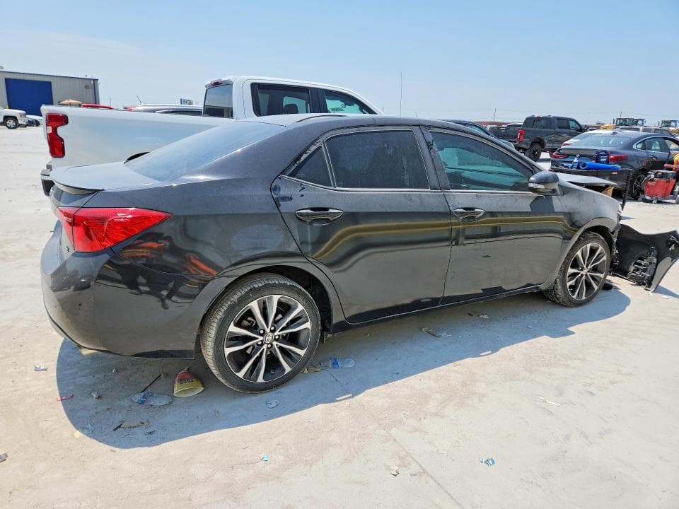 2019 TOYOTA COROLLA SE 3