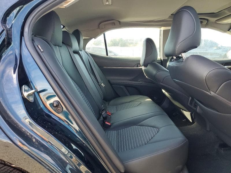 2019 TOYOTA CAMRY SE 10