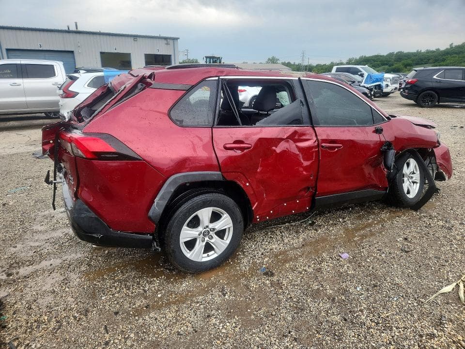 2019 TOYOTA RAV4 XLE 3