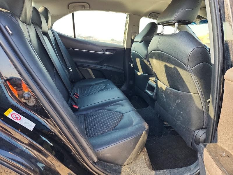 2018 TOYOTA CAMRY SE 10