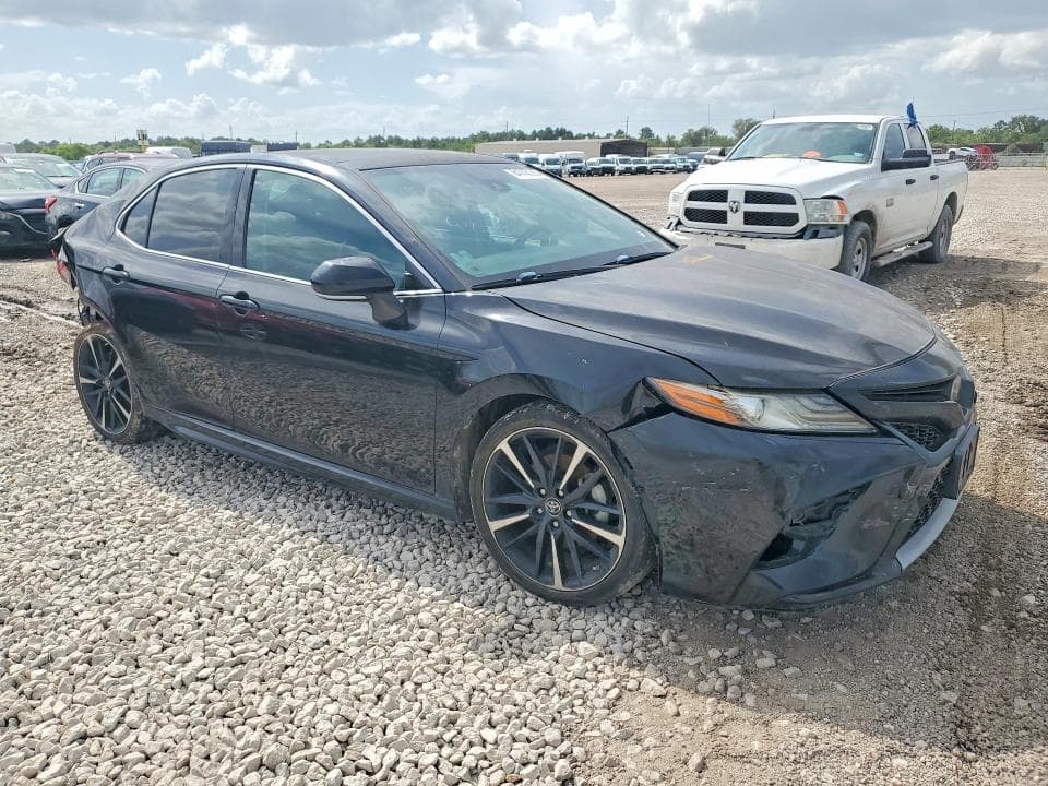 2018 TOYOTA CAMRY XSE 4