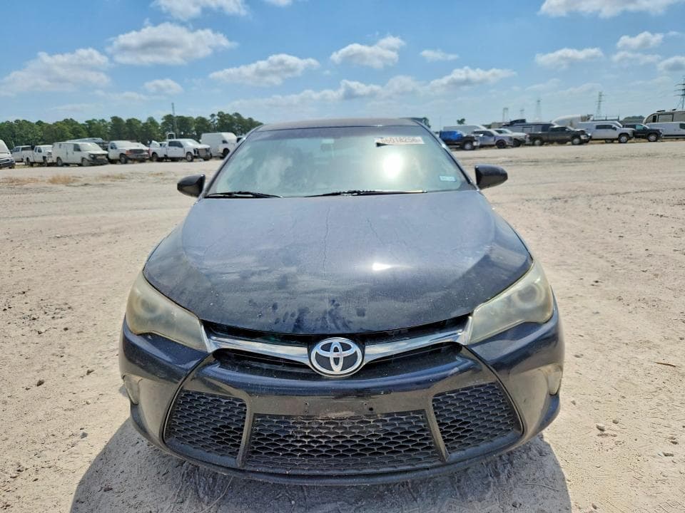 2017 TOYOTA CAMRY SE 5