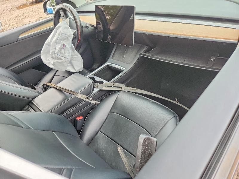 2025 TESLA MODEL Y 8