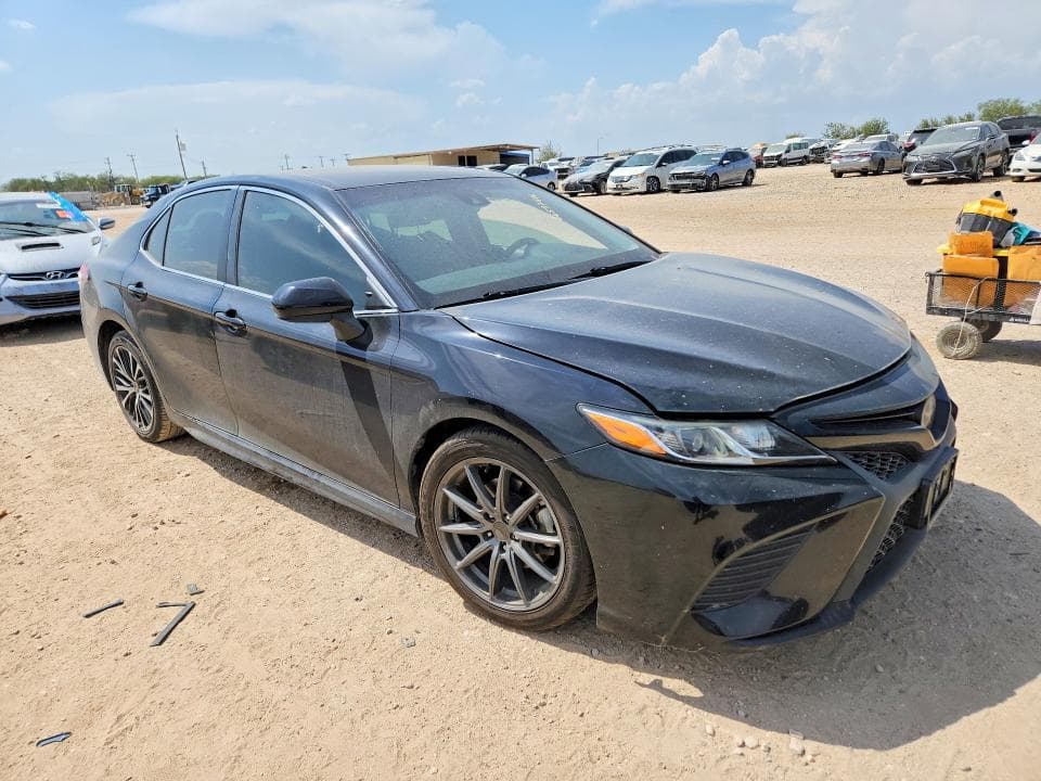 2020 TOYOTA CAMRY SE 4