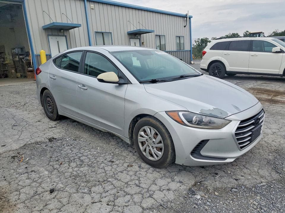 2017 HYUNDAI ELANTRA SE 4
