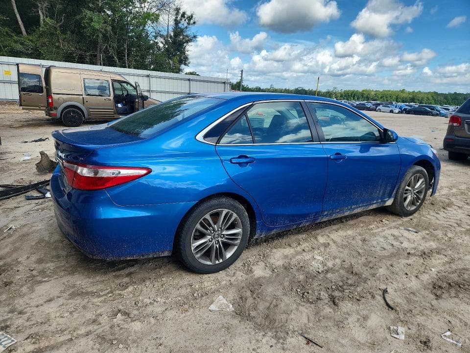 2017 TOYOTA CAMRY SE 3