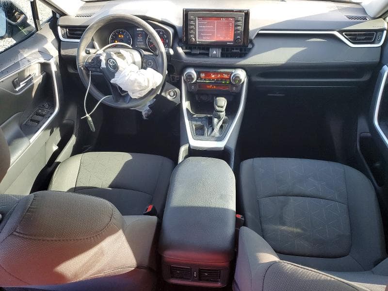 2022 TOYOTA RAV4 XLE 8