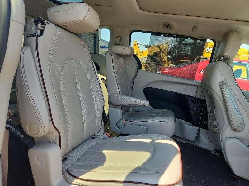 2017 CHRYSLER PACIFICA LIMITED 11