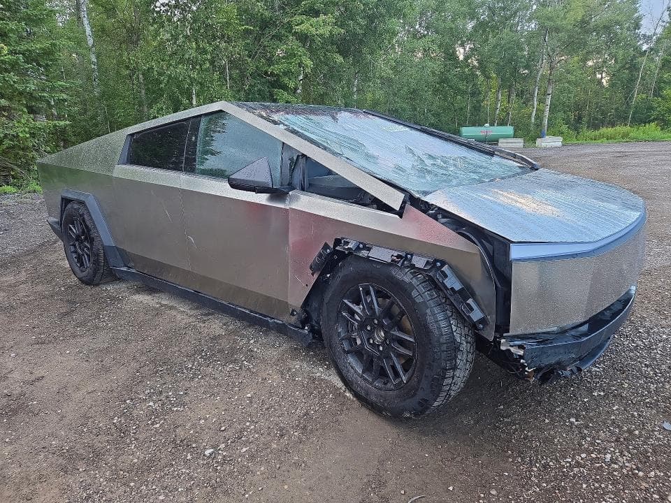 2025 TESLA CYBERTRUCK 4