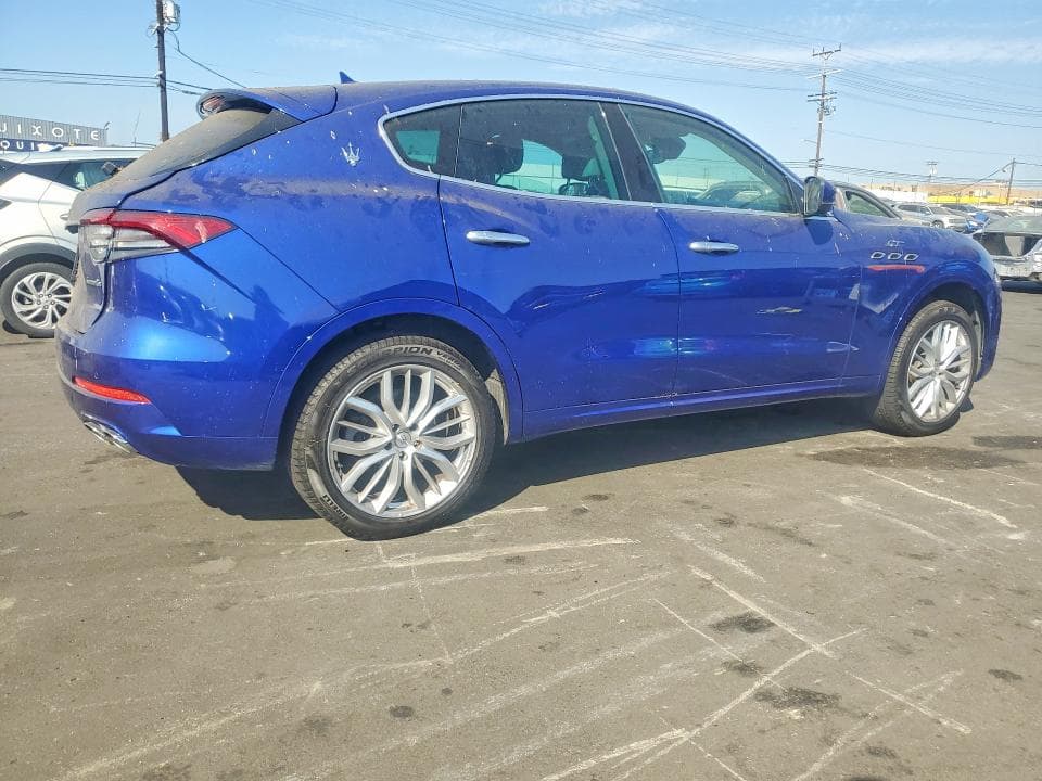 2022 MASERATI LEVANTE BASE/GT 3