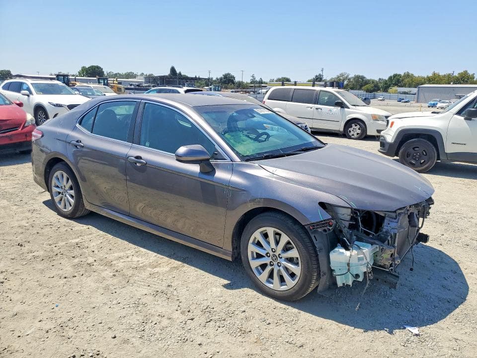 2019 TOYOTA CAMRY LE 4