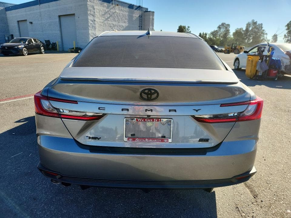 2025 TOYOTA CAMRY SE 6