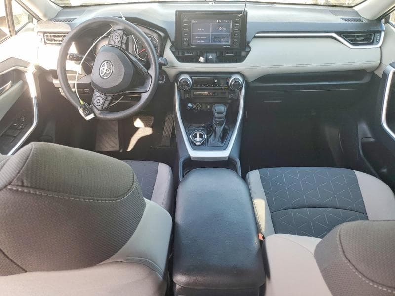 2021 TOYOTA RAV4 XLE 8