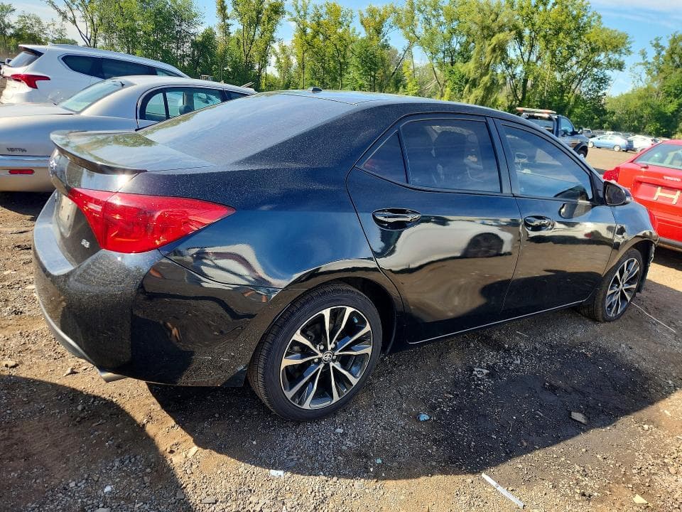2017 TOYOTA COROLLA SE 3