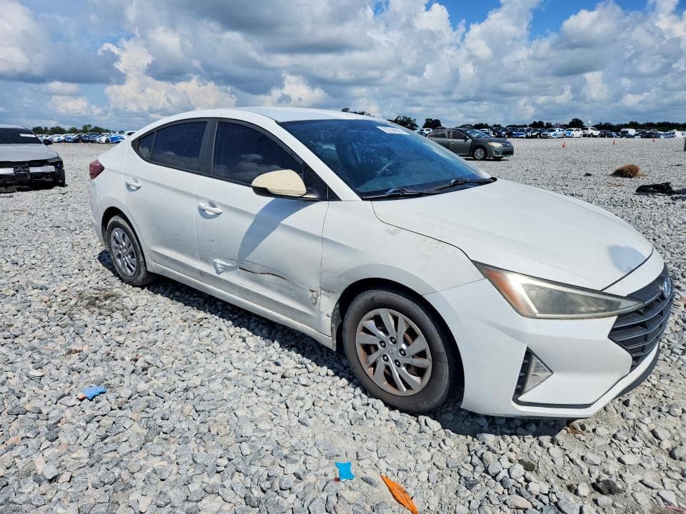2019 HYUNDAI ELANTRA SE 4