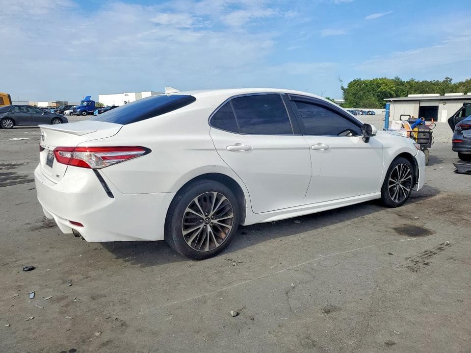 2020 TOYOTA CAMRY SE 3