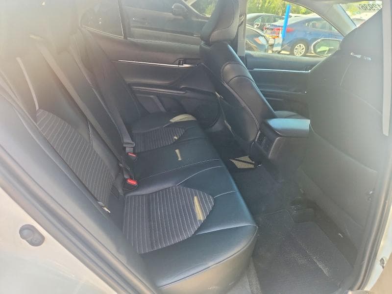 2020 TOYOTA CAMRY SE 10