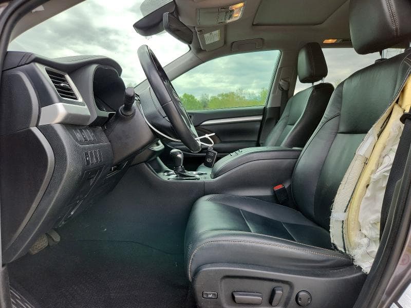 2019 TOYOTA HIGHLANDER XLE 7