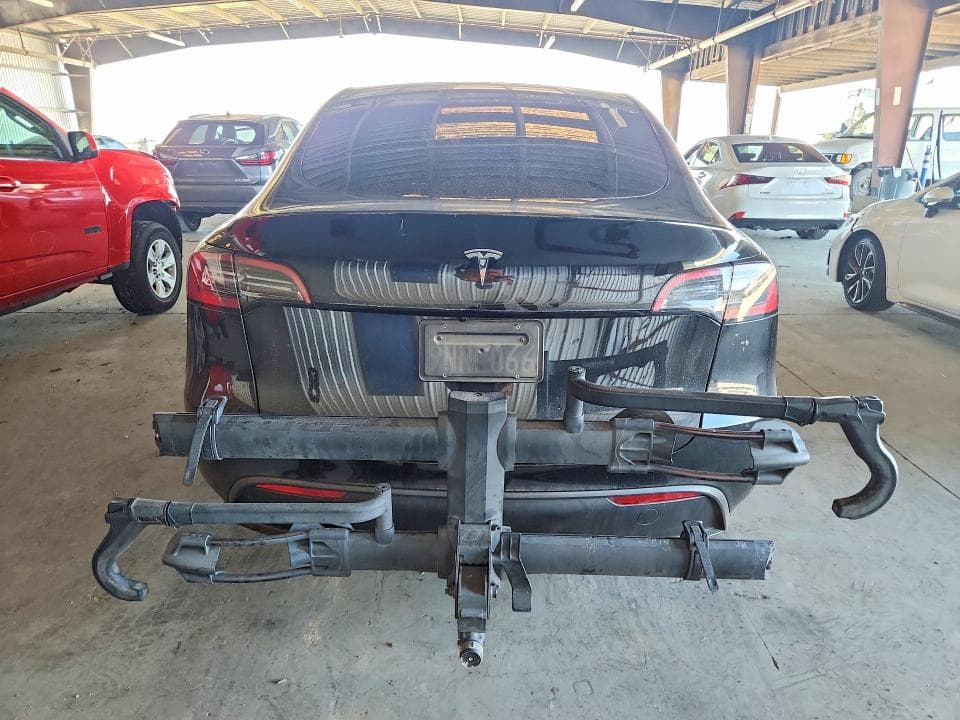 2024 TESLA MODEL Y 6