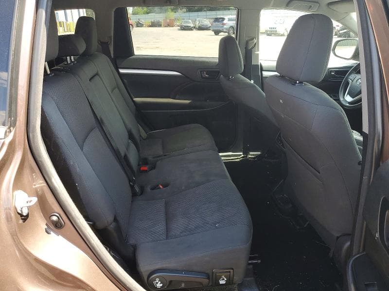 2018 TOYOTA HIGHLANDER LE 11