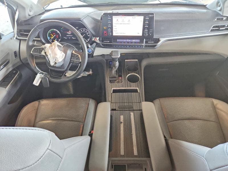 2021 TOYOTA SIENNA LIMITED 7-PASSENGER 8