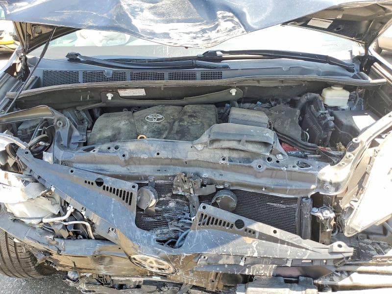 2018 TOYOTA SIENNA LE 12