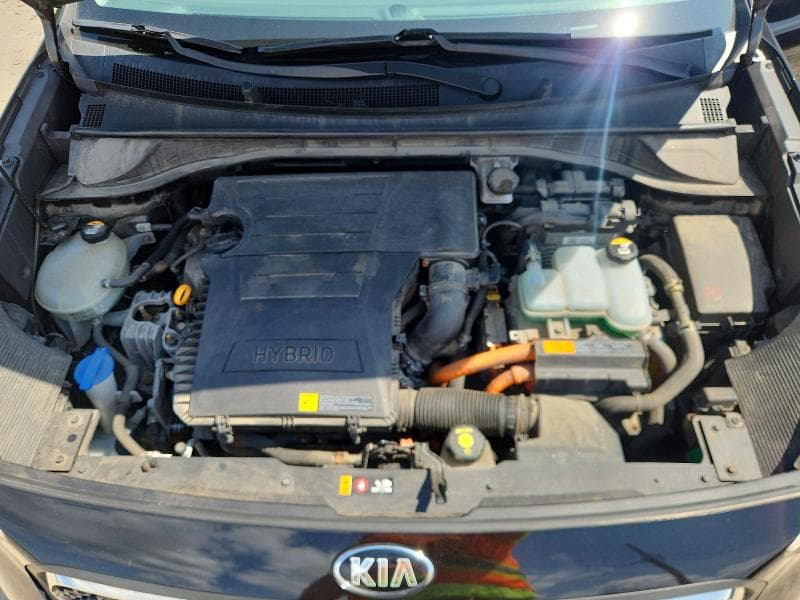 2017 KIA NIRO LX 11