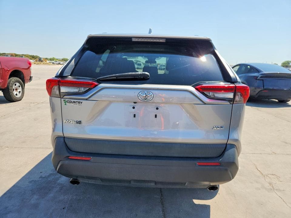 2020 TOYOTA RAV4 XLE 6