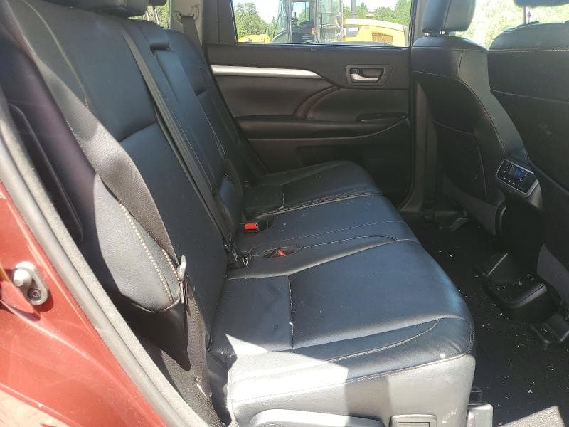 2018 TOYOTA HIGHLANDER XLE 11