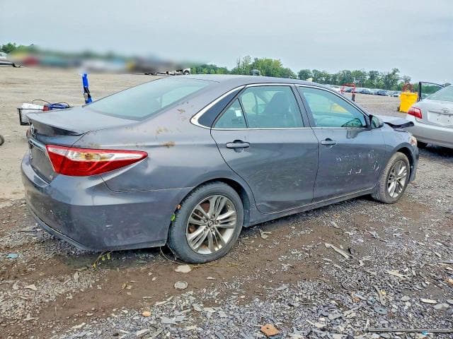 2017 TOYOTA CAMRY SE 3