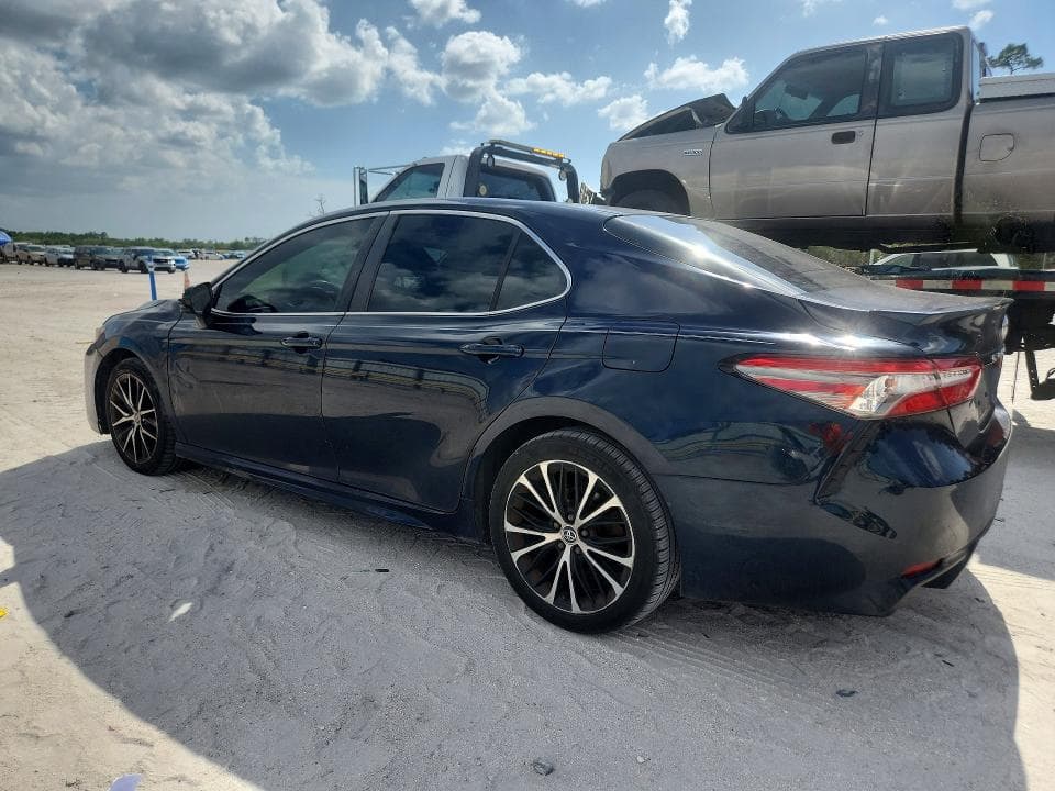 2018 TOYOTA CAMRY SE 2