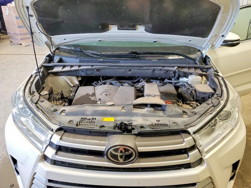 2018 TOYOTA HIGHLANDER XLE 12