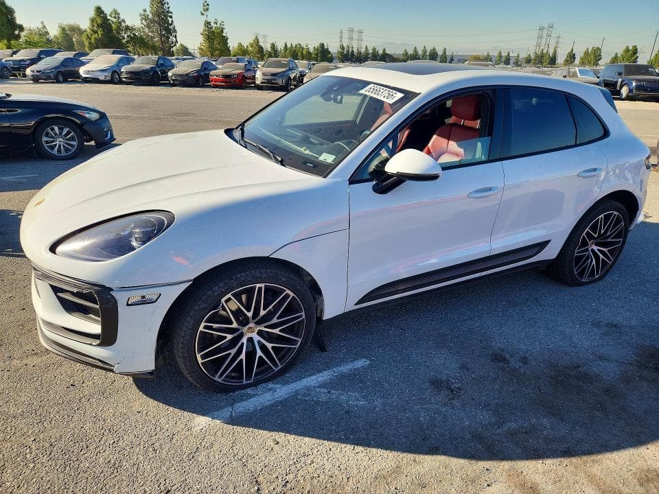 2022 PORSCHE MACAN - 1