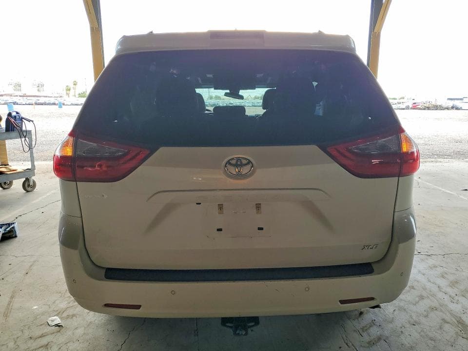 2020 TOYOTA SIENNA XLE PREMIUM 8-PASSENGER 6
