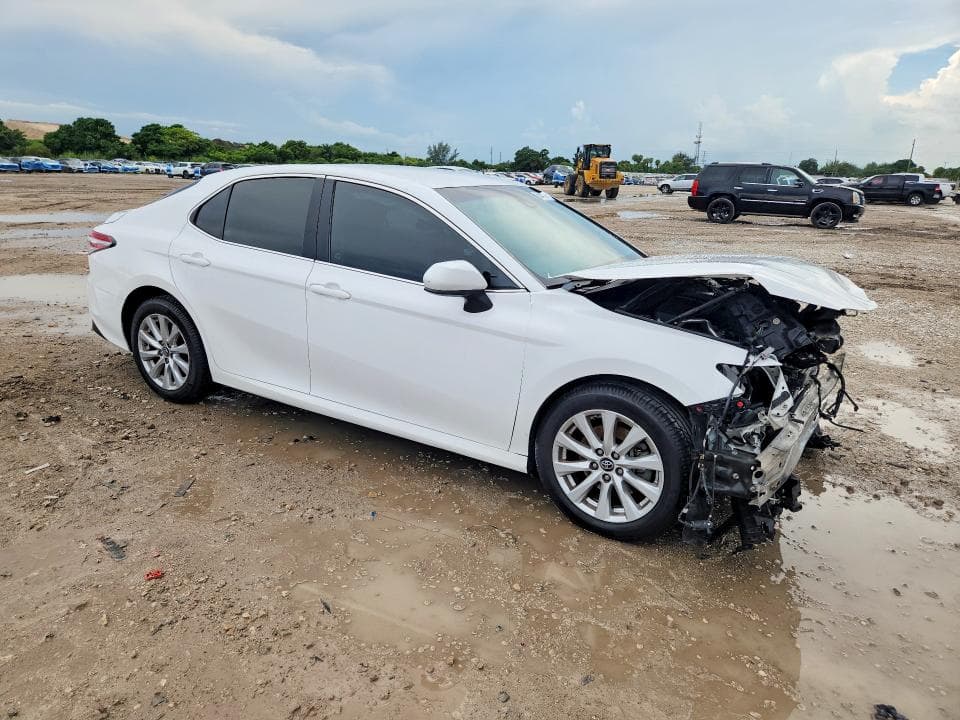 2018 TOYOTA CAMRY LE 4