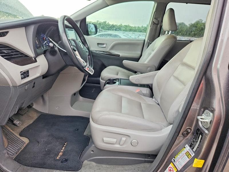 2018 TOYOTA SIENNA XLE 8-PASSENGER 7