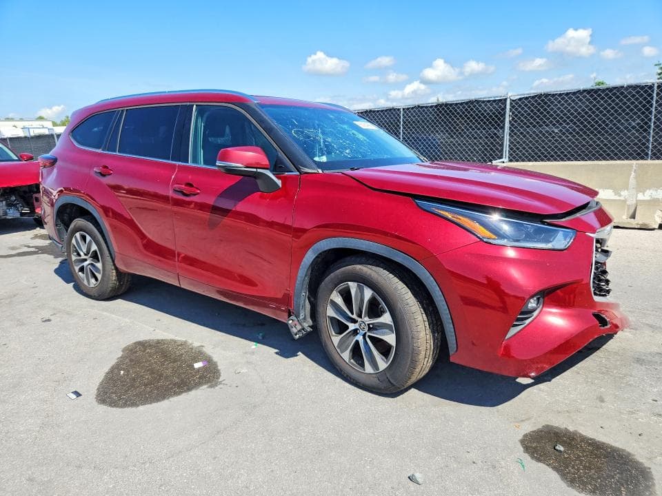 2021 TOYOTA HIGHLANDER XLE 4