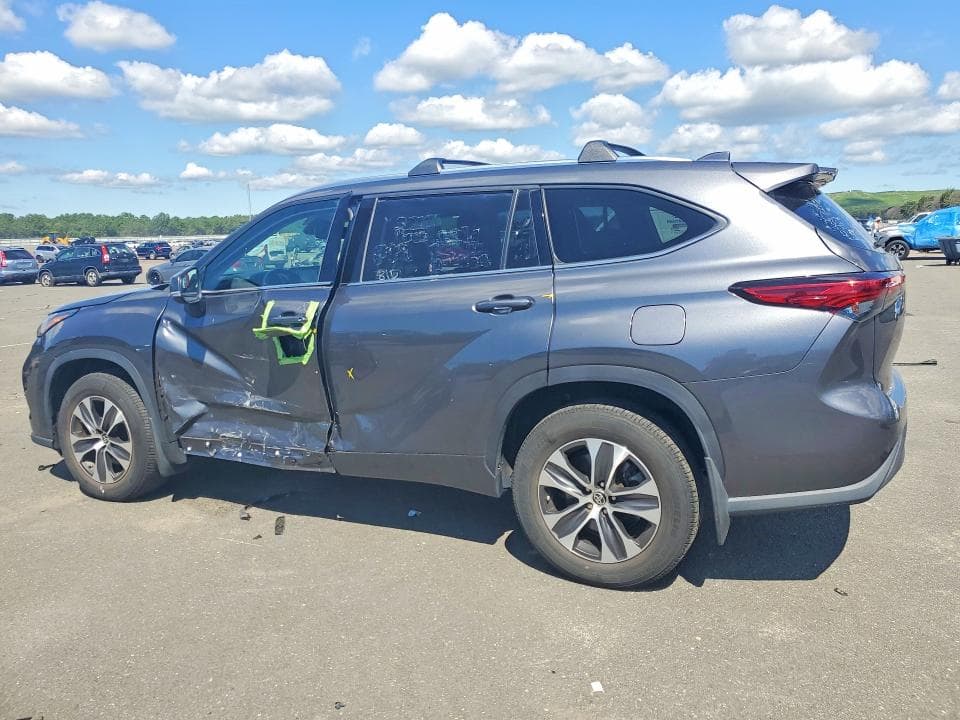2020 TOYOTA HIGHLANDER XLE 2