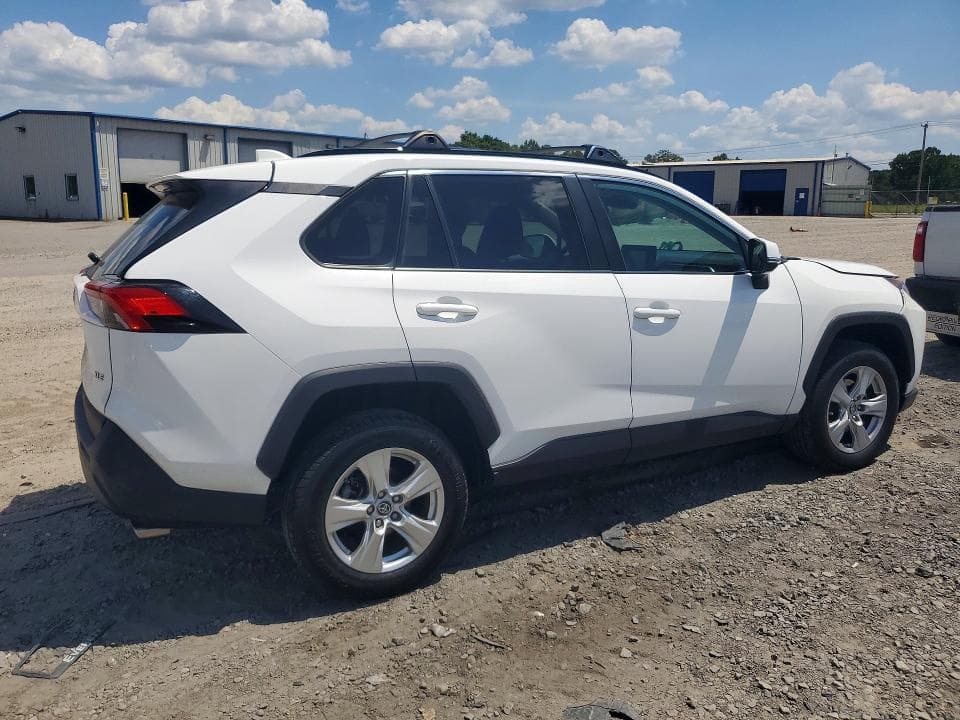 2020 TOYOTA RAV4 XLE 3