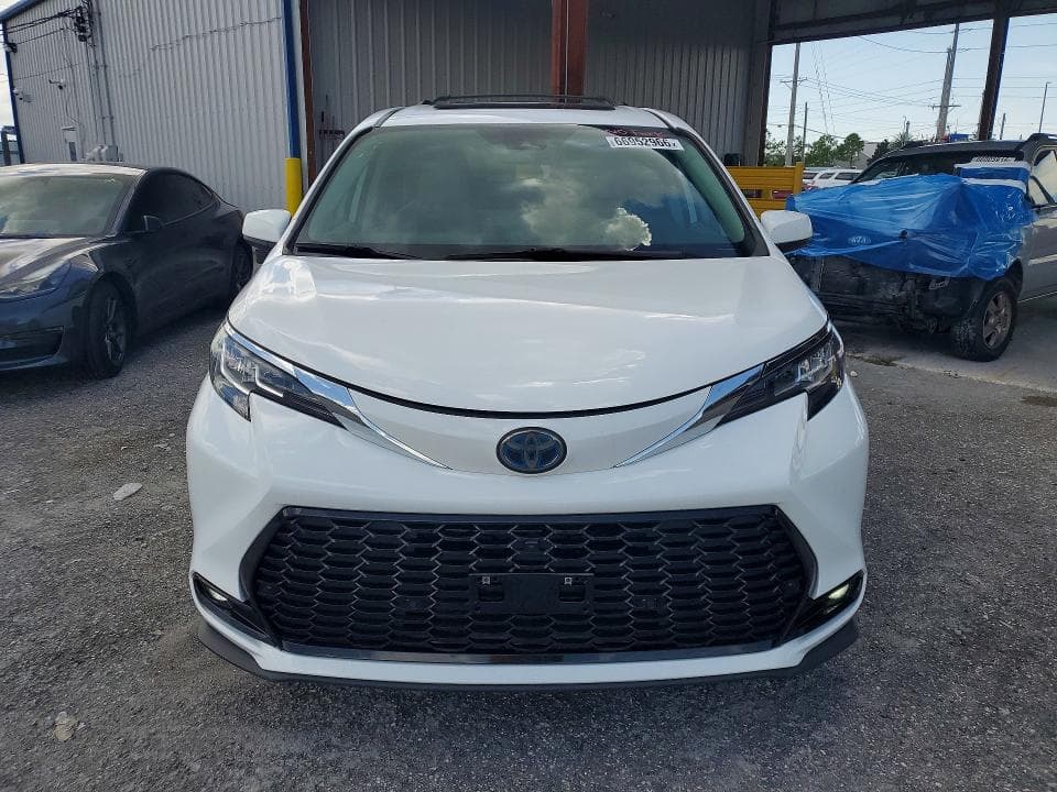 2021 TOYOTA SIENNA LE PLUS PACKAGE 5
