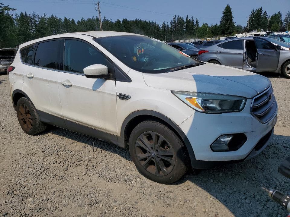 2017 FORD ESCAPE SE 4