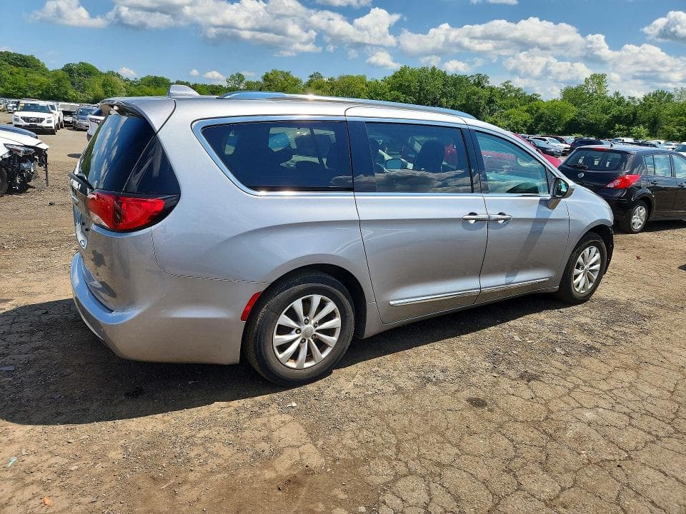 2019 CHRYSLER PACIFICA TOURING L 3