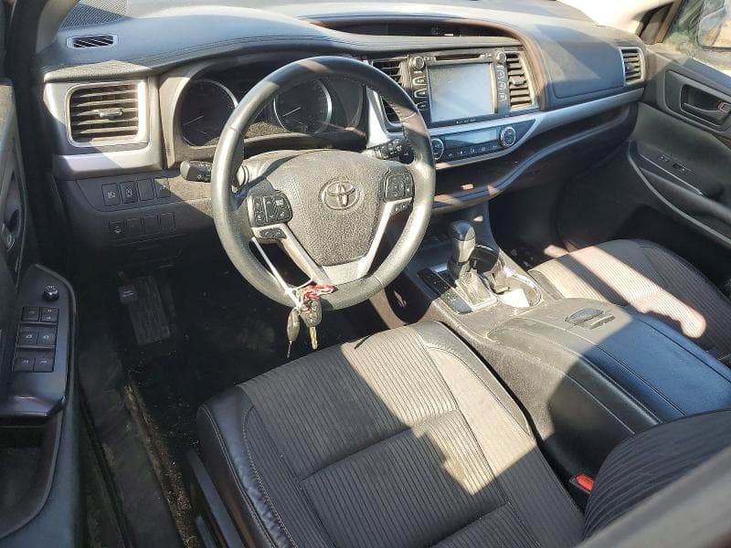 2017 TOYOTA HIGHLANDER LE PLUS 8