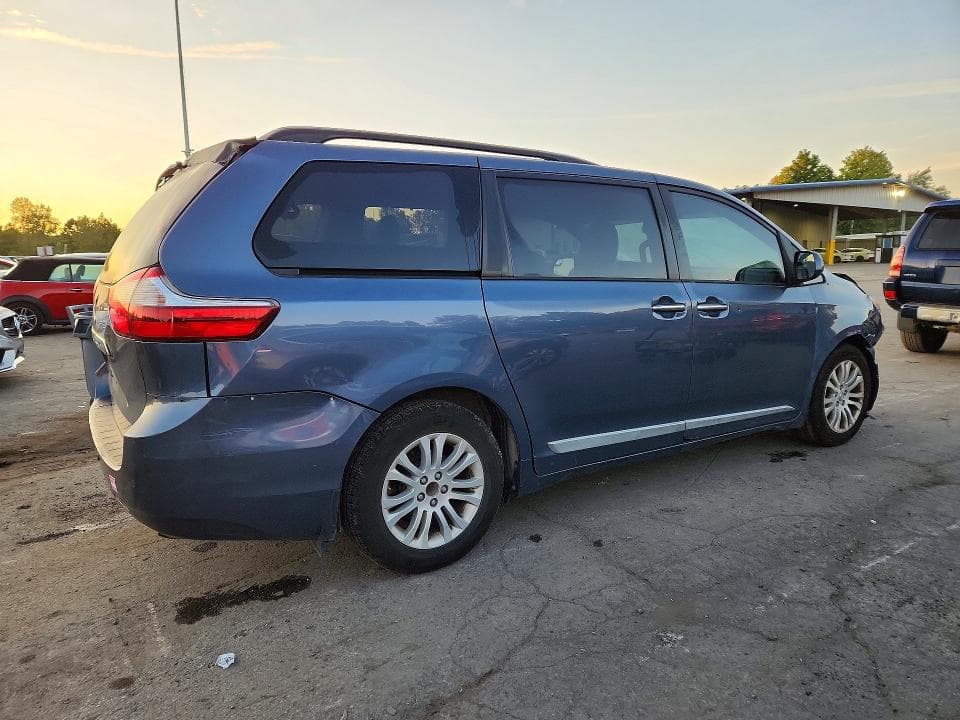 2017 TOYOTA SIENNA XLE 8-PASSENGER 3