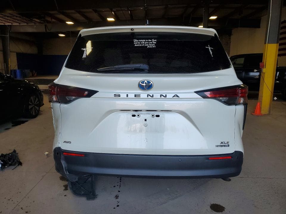 2021 TOYOTA SIENNA XLE 6